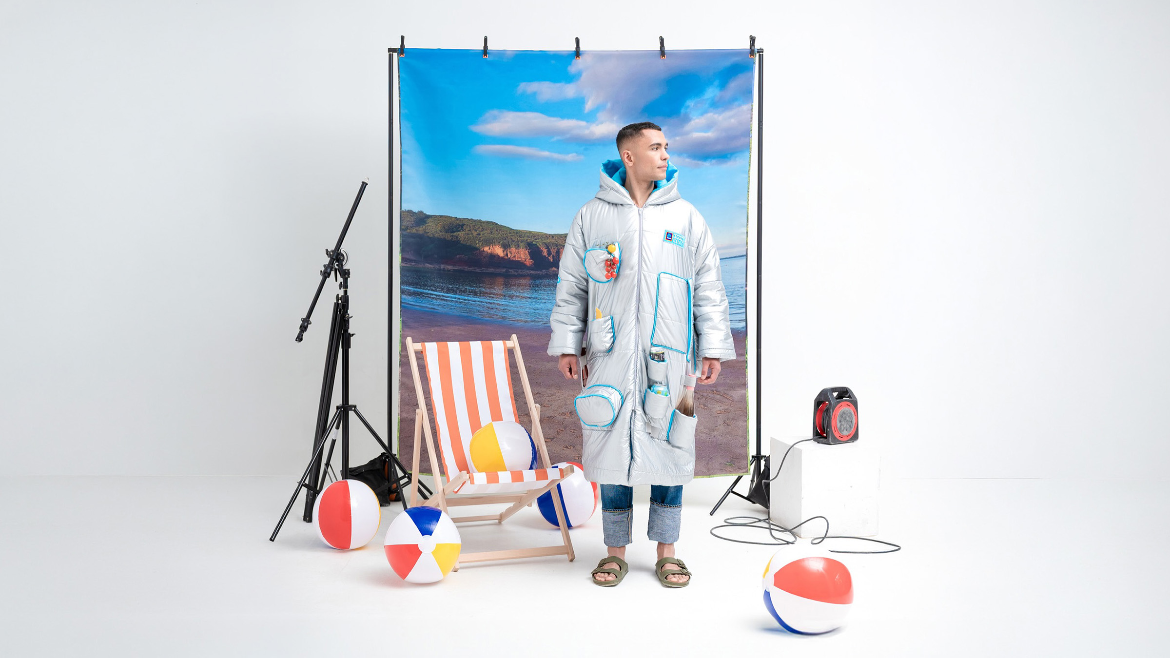Aldi Ireland x Pablo, le Cooler Coat, manteau d'été conçu en matière de sac isotherme pour transporter son pique-nique, campagne mai 2026